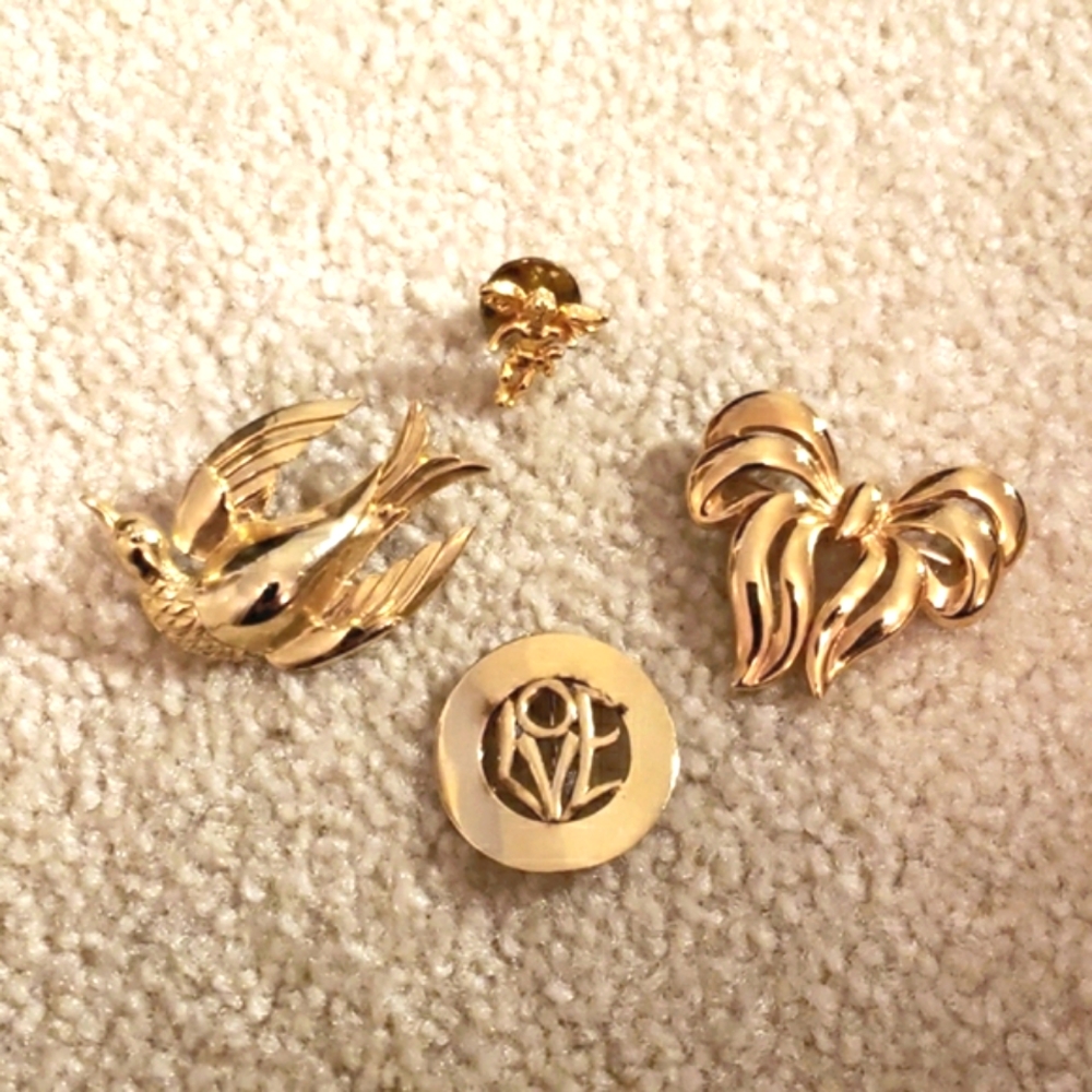 4 Costume Jewlery Lapel Pins